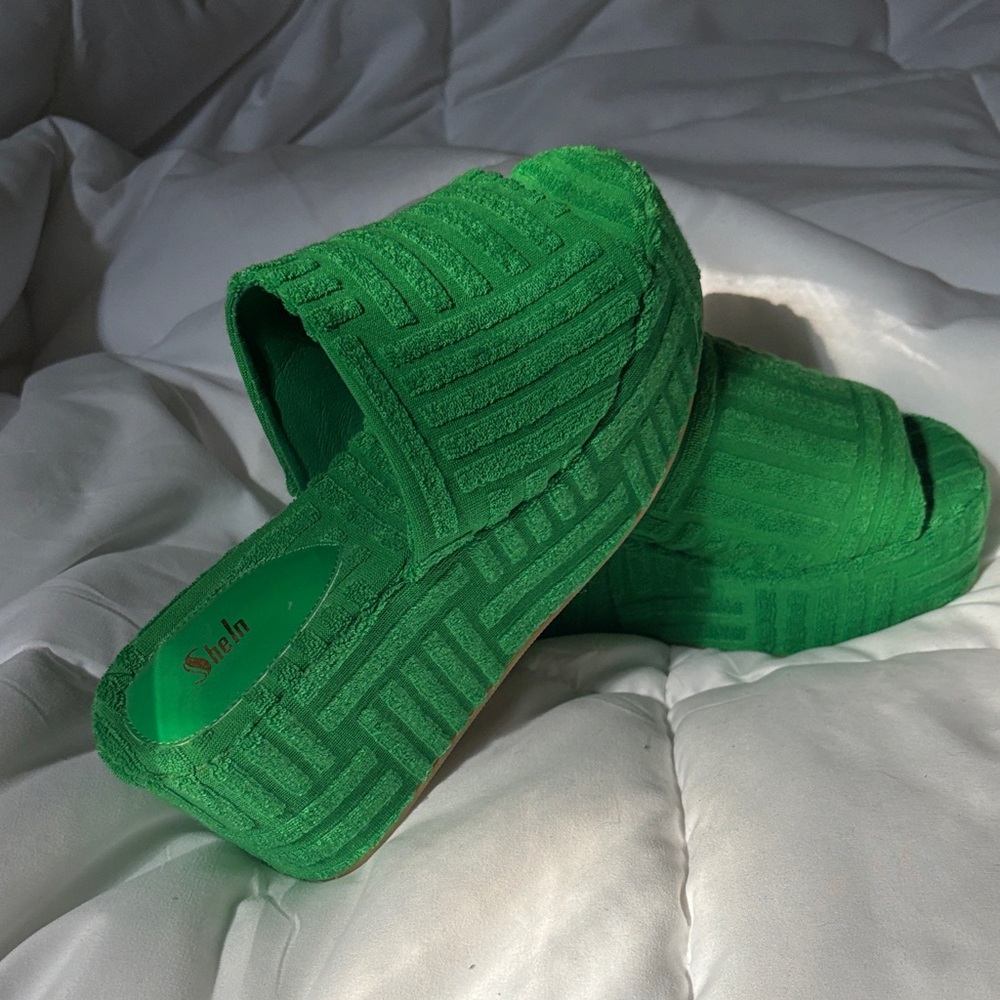 SHEIN Vibrant Green Textured Mules